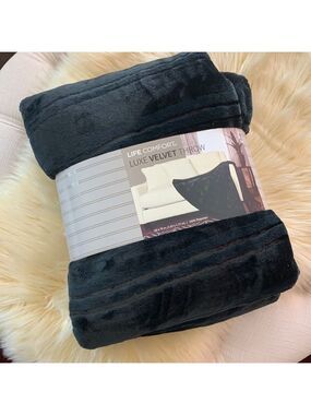Life Comfort Black Luxe Velvet Throw